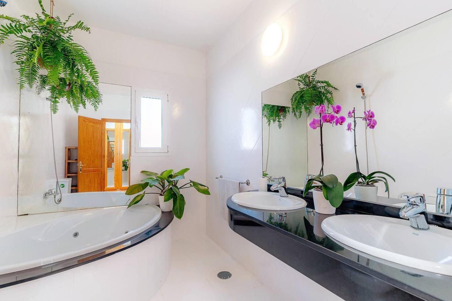 Amazing 3 Bedroom Ocean View With Pool Tías Eksteriør billede